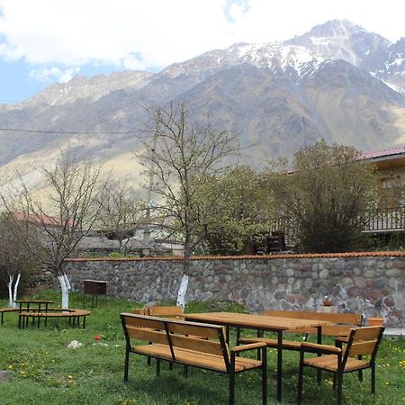 Hotel Golden Star Kazbegi Exterior foto